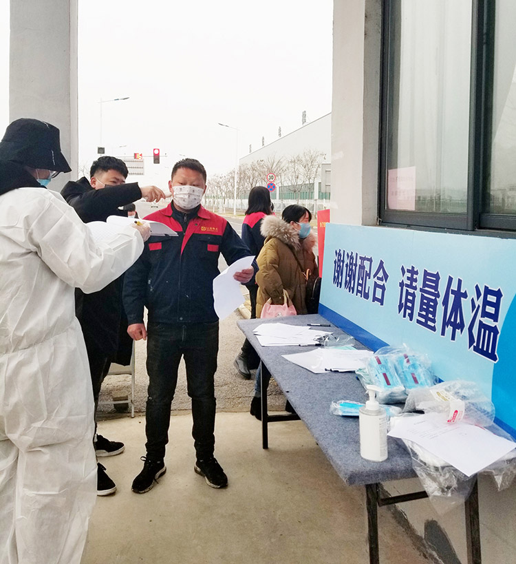 復(fù)工加防疫，榮大候車亭兩不誤配圖一